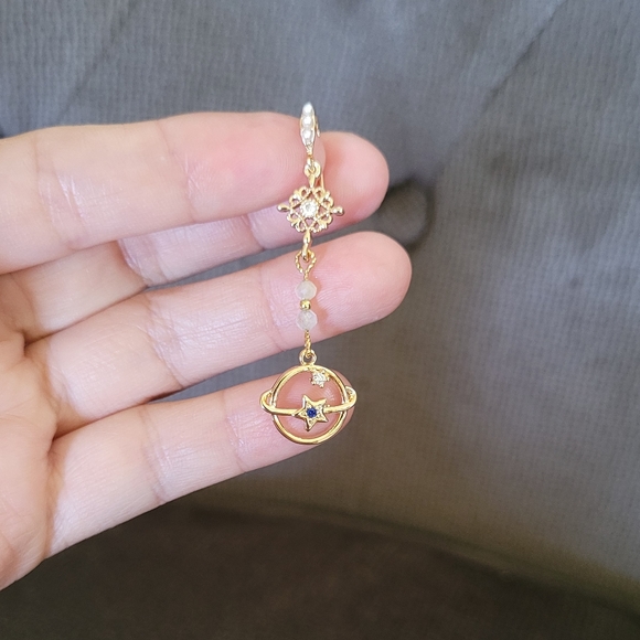 La Meno Saturn🪐 Dream😴 Earrings - Picture 12 of 14